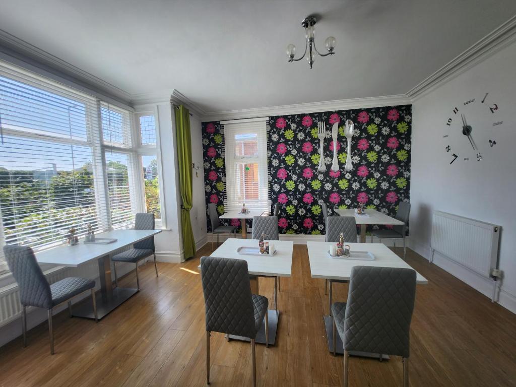 South Beach B & B 7