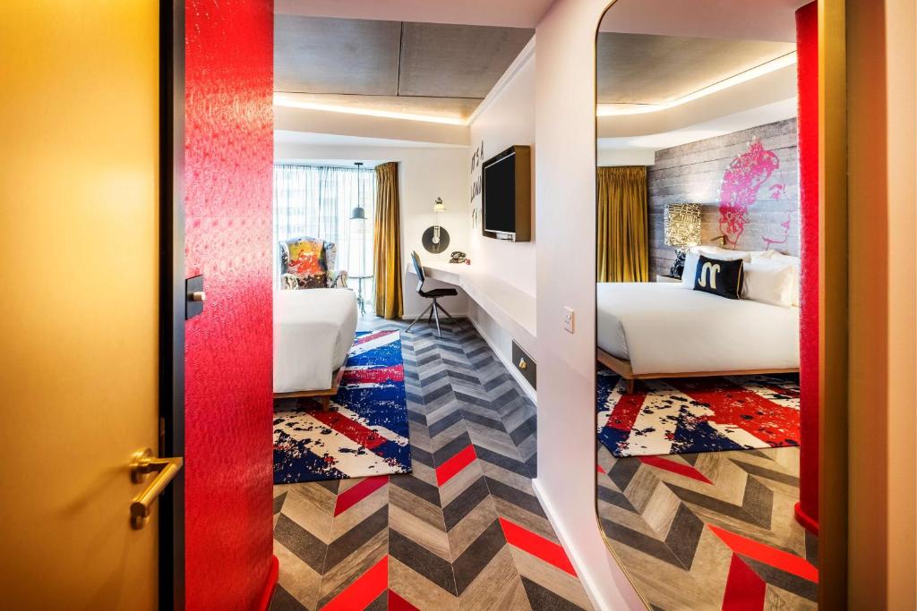 
Nhow Deluxe Room
