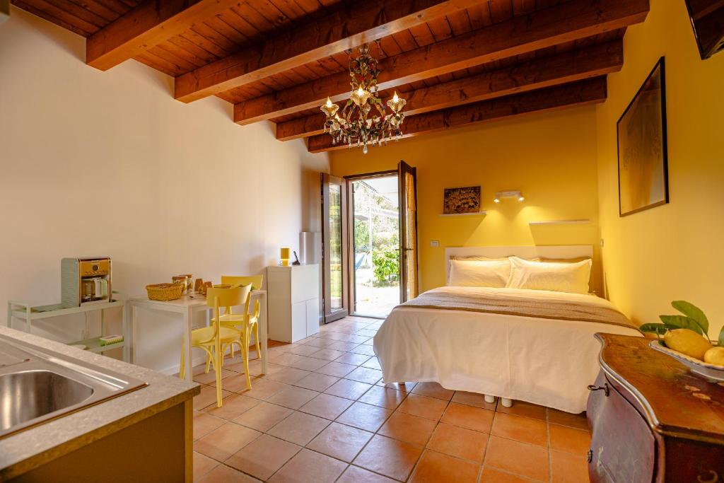 Postel nebo postele na pokoji v ubytování Il Laghello Wood House