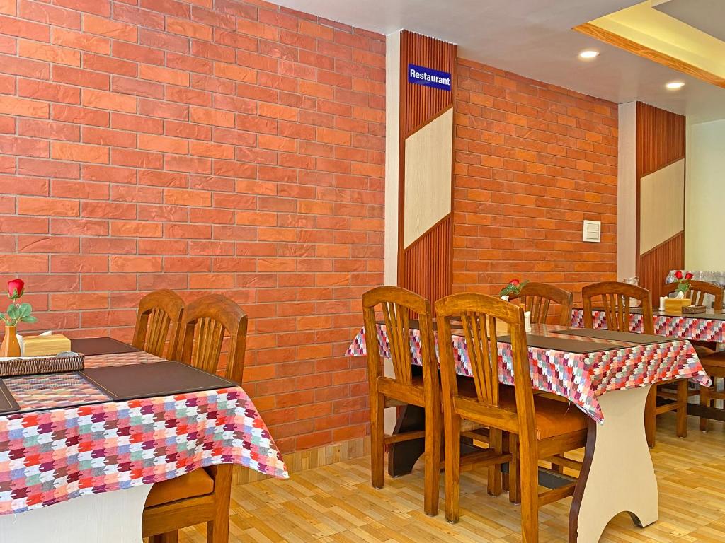 Restoran või mõni muu söögikoht majutusasutuses Hotel Himalayan BTS