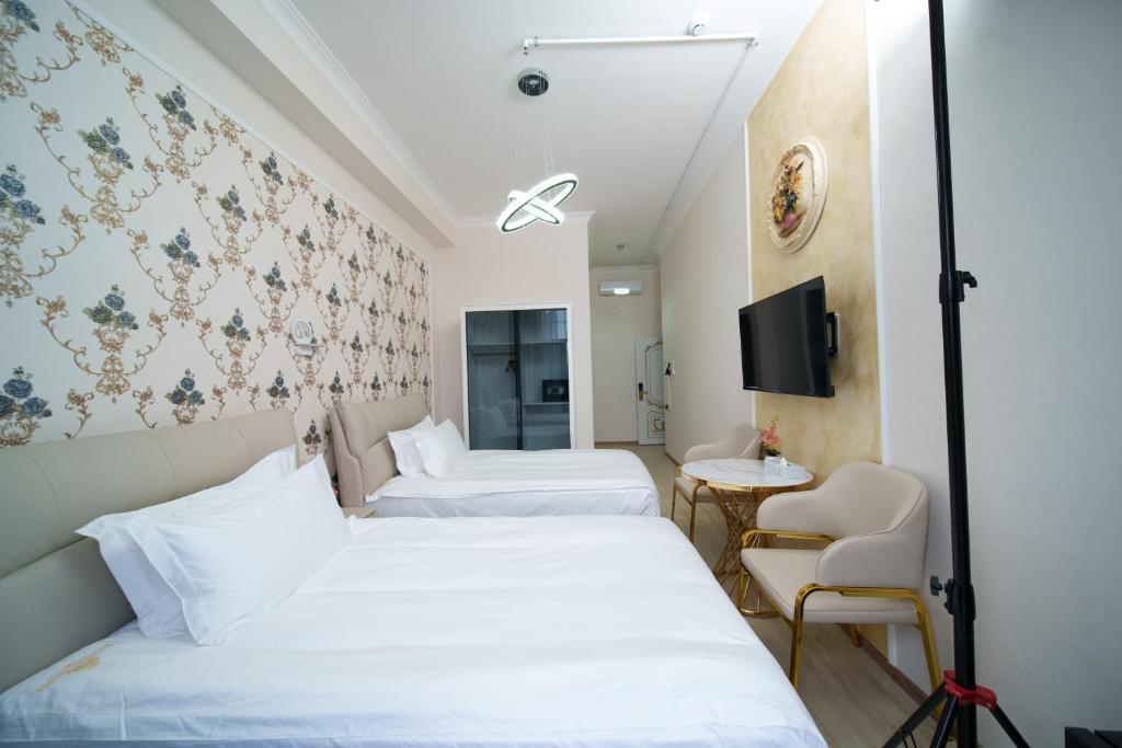 Postel nebo postele na pokoji v ubytování Emmanuel Hotel Yerevan