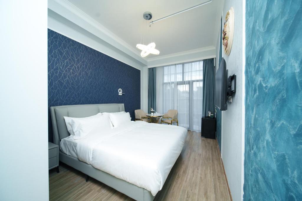 Postel nebo postele na pokoji v ubytování Emmanuel Hotel Yerevan