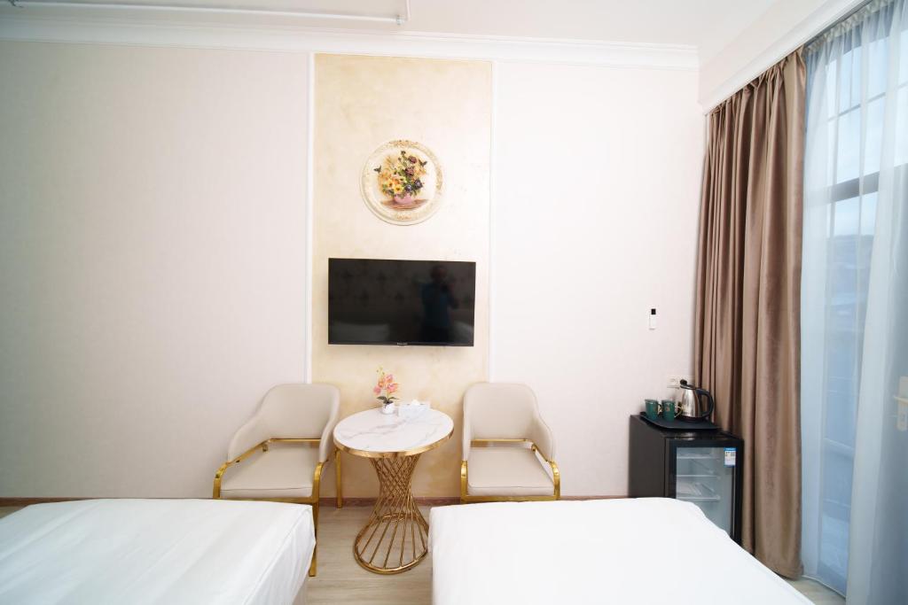 TV a/nebo společenská místnost v ubytování Emmanuel Hotel Yerevan
