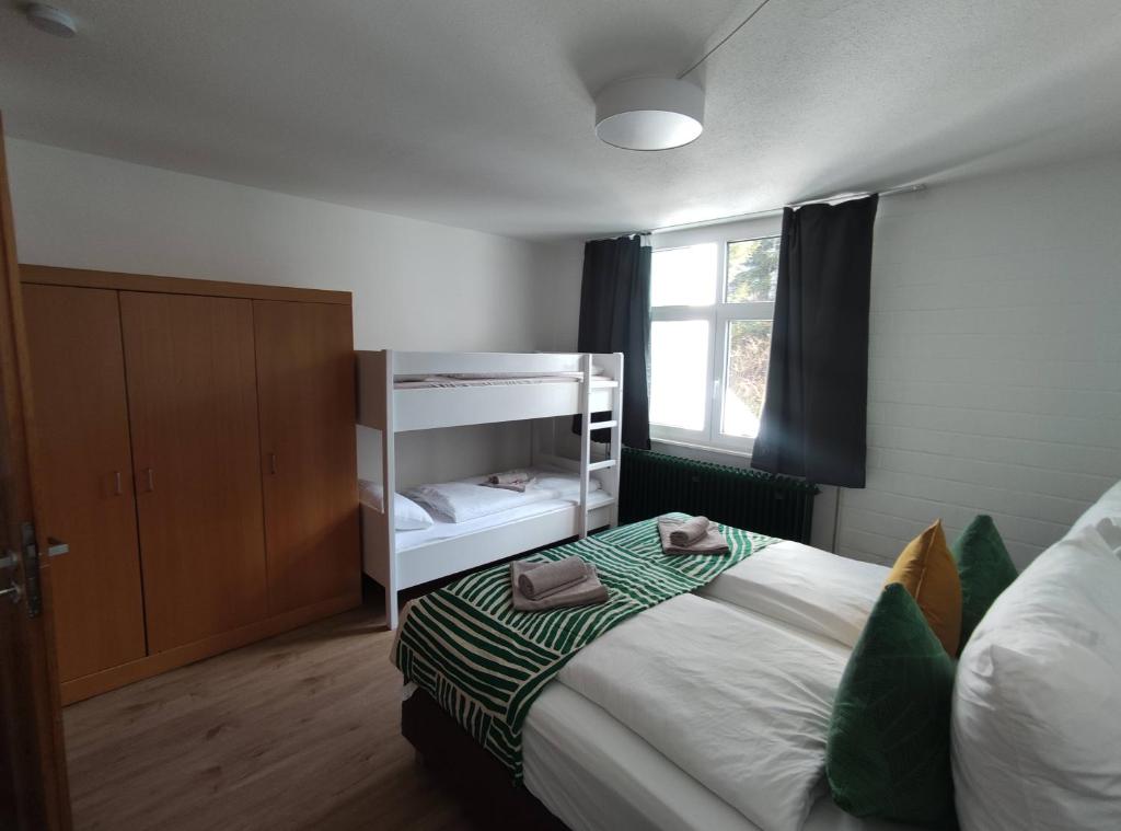 Postel nebo postele na pokoji v ubytování Sauna, Pool und Gartenzugang
