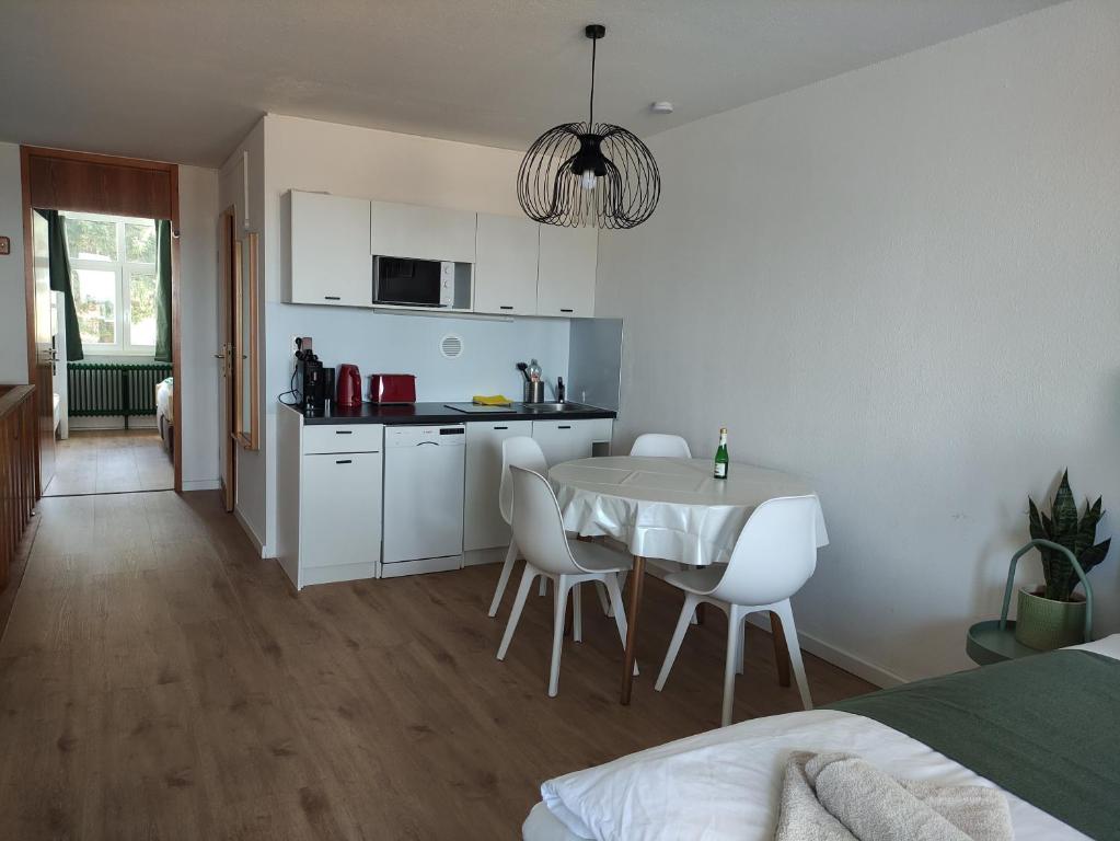 Kuchyň nebo kuchyňský kout v ubytování Sauna, Pool und Gartenzugang