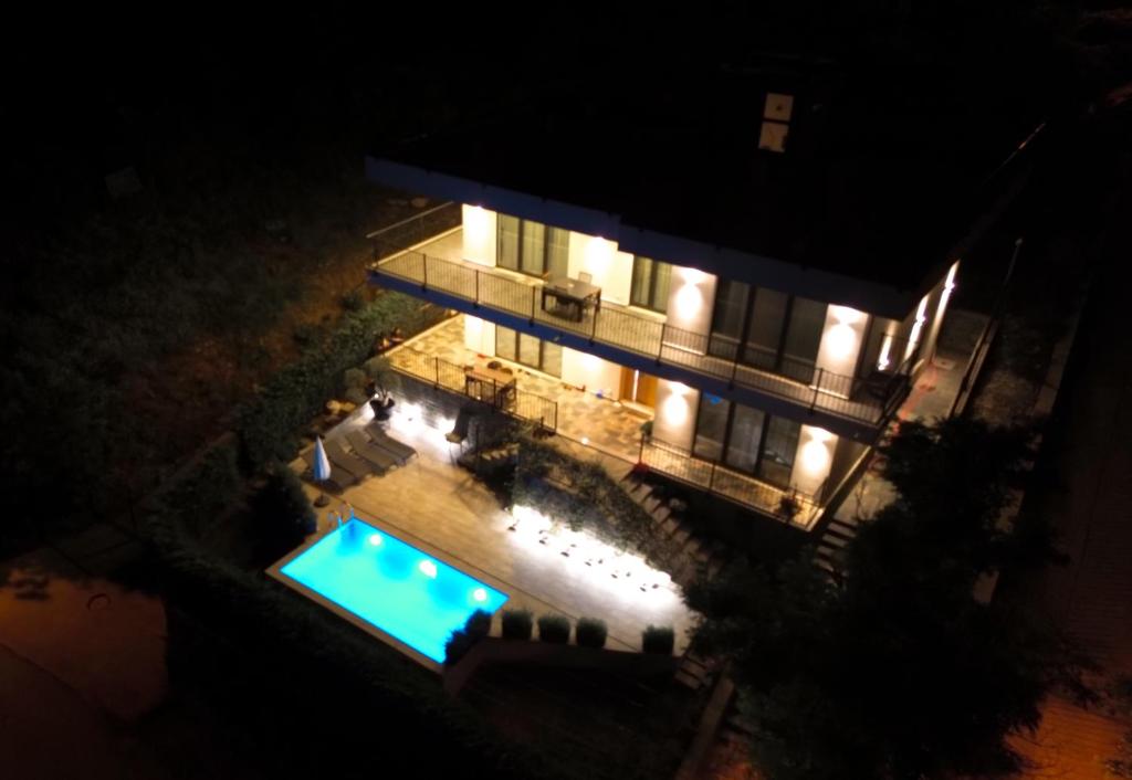 Bazén v ubytování Villa Florale nebo v jeho okolí