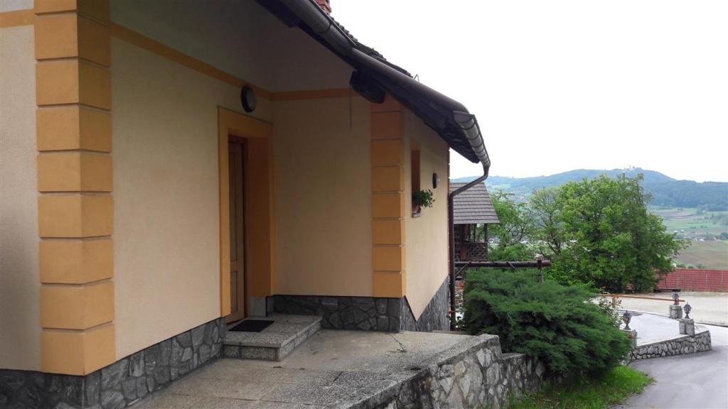 Nespecifikovaný výhled na hory nebo výhled na hory při pohledu z apartmánu
