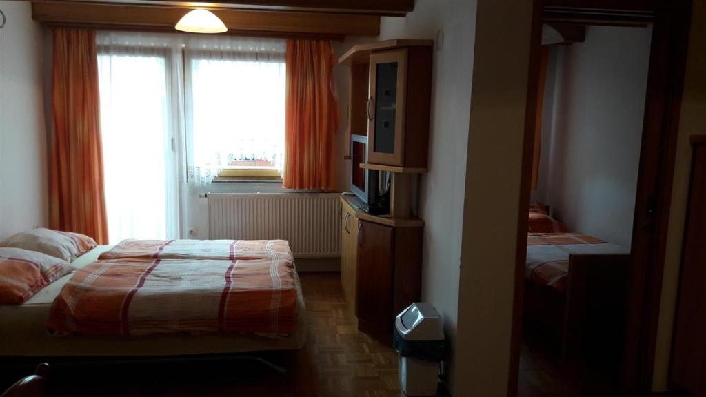 Postel nebo postele na pokoji v ubytování Tourist Farm Škrbina