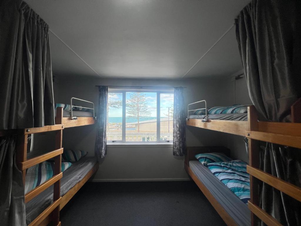 Palanda nebo palandy na pokoji v ubytování Bluewater Lodge