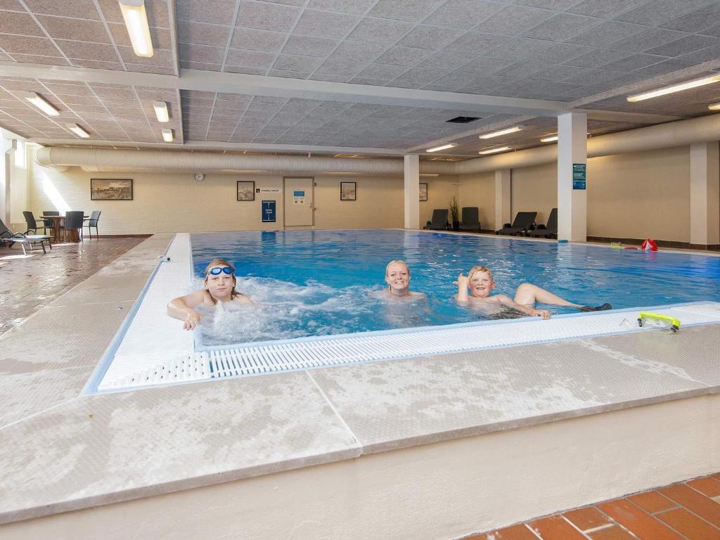 Bazén v ubytování Fanø Holiday Home Center nebo v jeho okolí