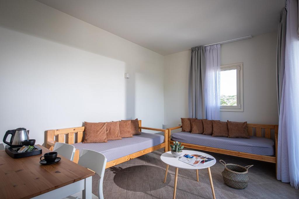 Posezení v ubytování The River Suites Adults Only-A Seaside Experience