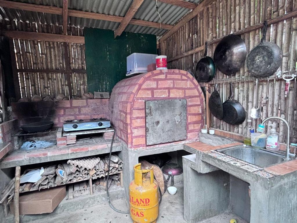 Kuchyň nebo kuchyňský kout v ubytování Kusirena Homestay