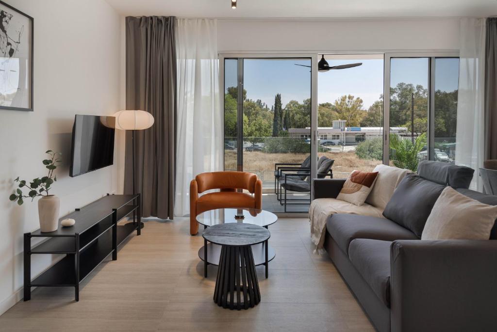 Χώρος καθιστικού στο Phaedrus Living Travertine Residences 101