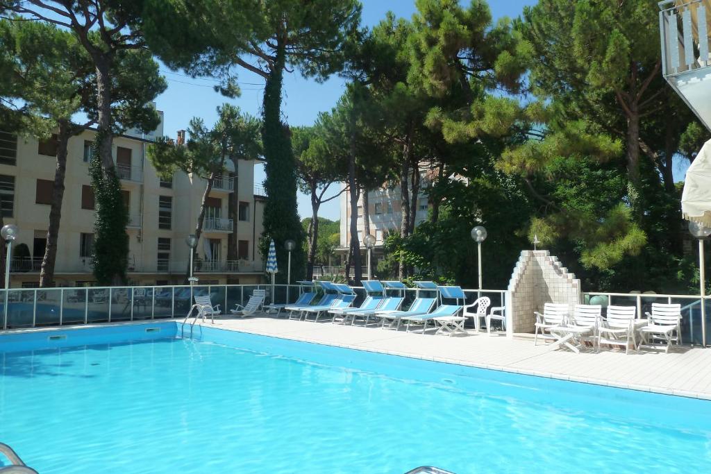 Bazén v ubytování Hotel Astra nebo v jeho okolí
