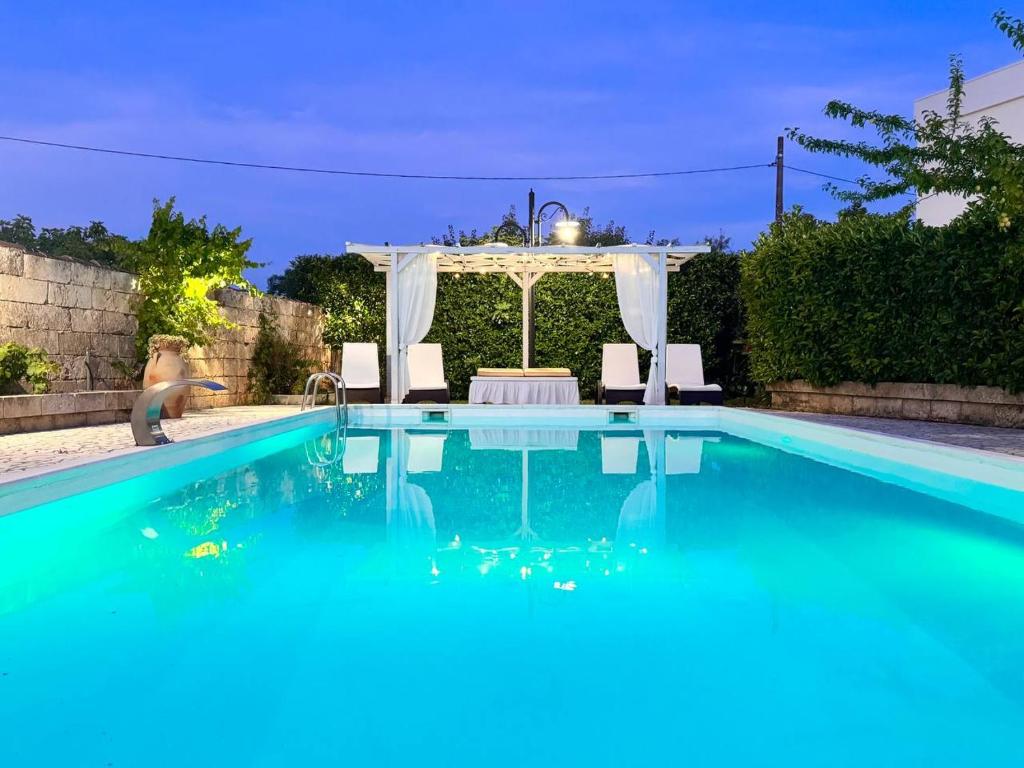 Bazén v ubytovaní Villa B&B Antiche Macine del Salento - nel cuore del Salento alebo v jeho blízkosti