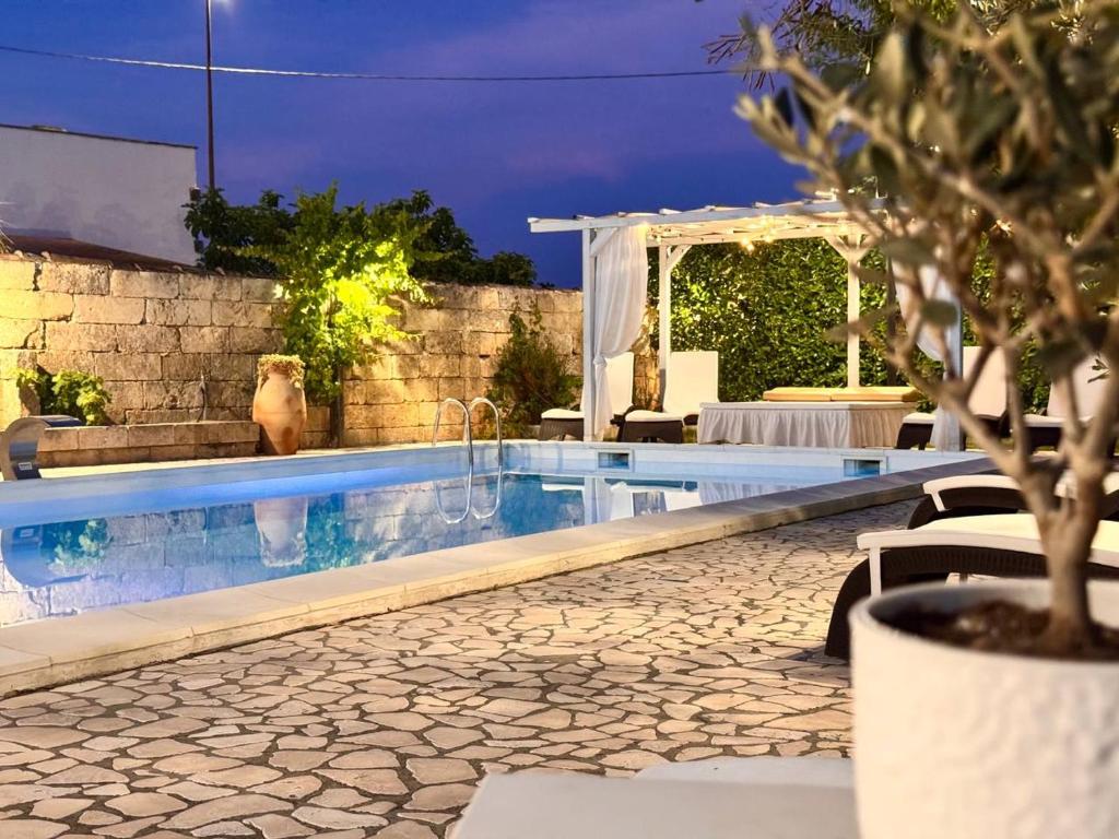 Bazén v ubytovaní Villa B&B Antiche Macine del Salento - nel cuore del Salento alebo v jeho blízkosti
