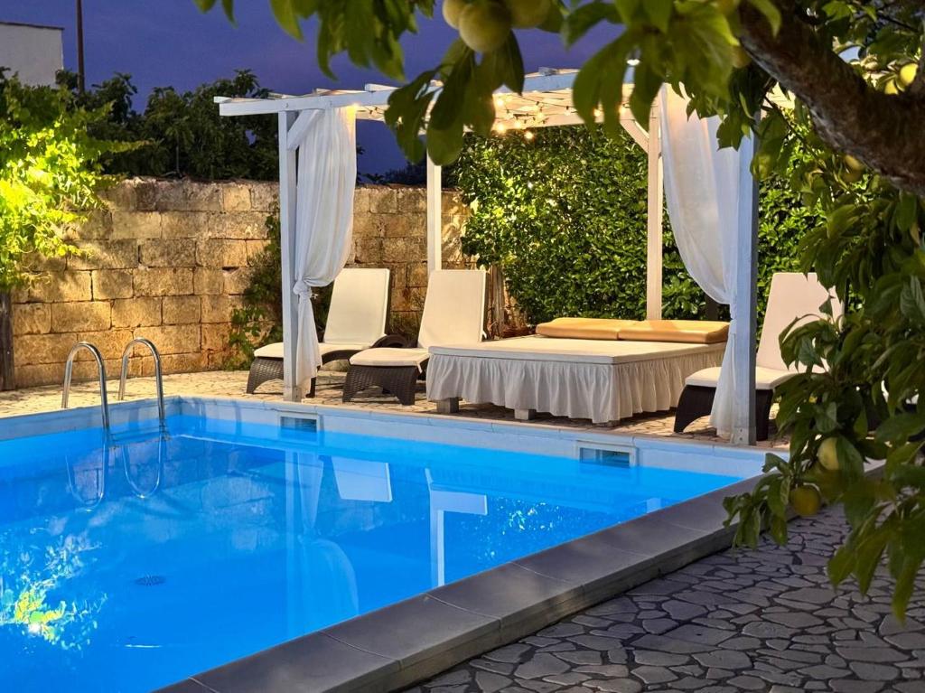 Bazén v ubytovaní Villa B&B Antiche Macine del Salento - nel cuore del Salento alebo v jeho blízkosti
