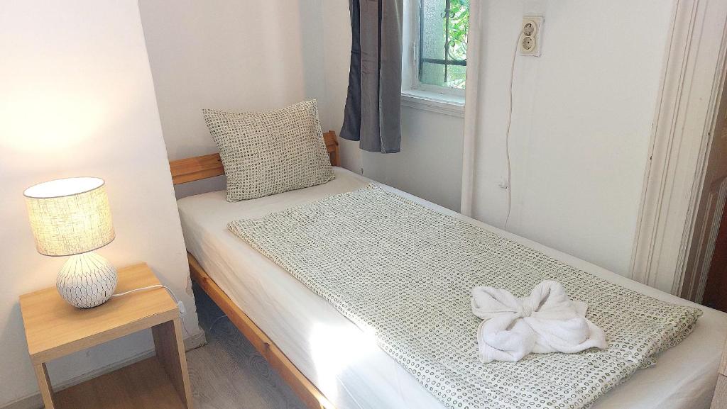 Postel nebo postele na pokoji v ubytování GoodMo Budapest Smart Rooms