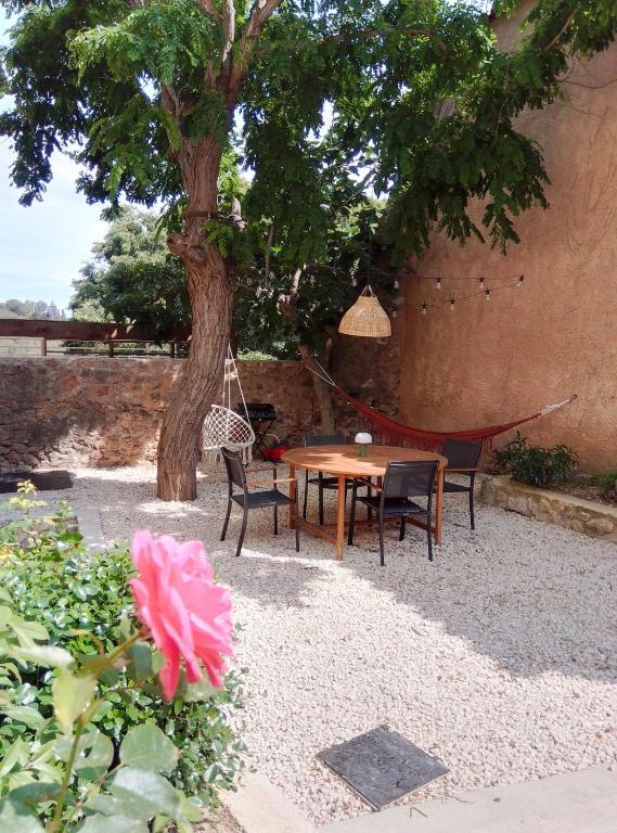 Photo de la galerie de l'établissement Old Village Apartment, à Treilles