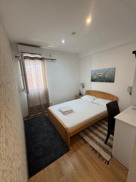 Postel nebo postele na pokoji v ubytování Apartments and Rooms L E F T RIVER Belgrade
