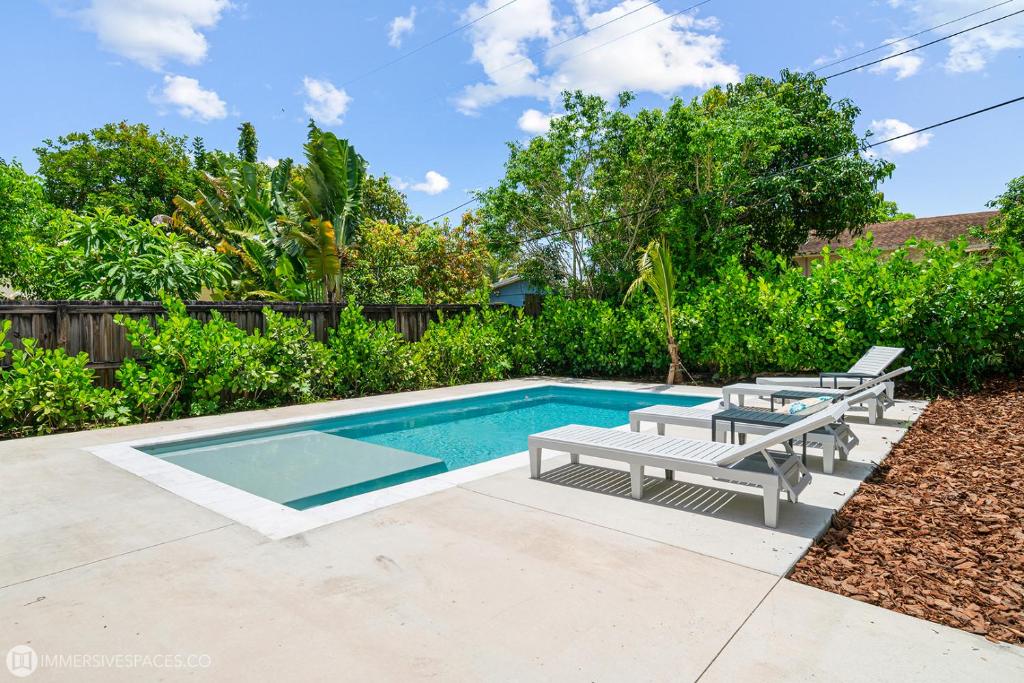 Bazén v ubytování Charming Pool Getaway, Near DT Beach Adventures nebo v jeho okolí