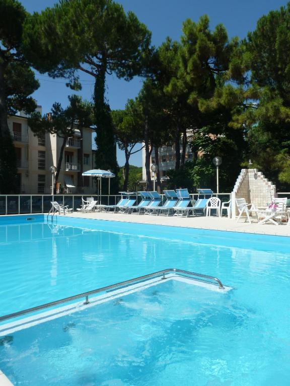 Bazén v ubytování Hotel Astra nebo v jeho okolí