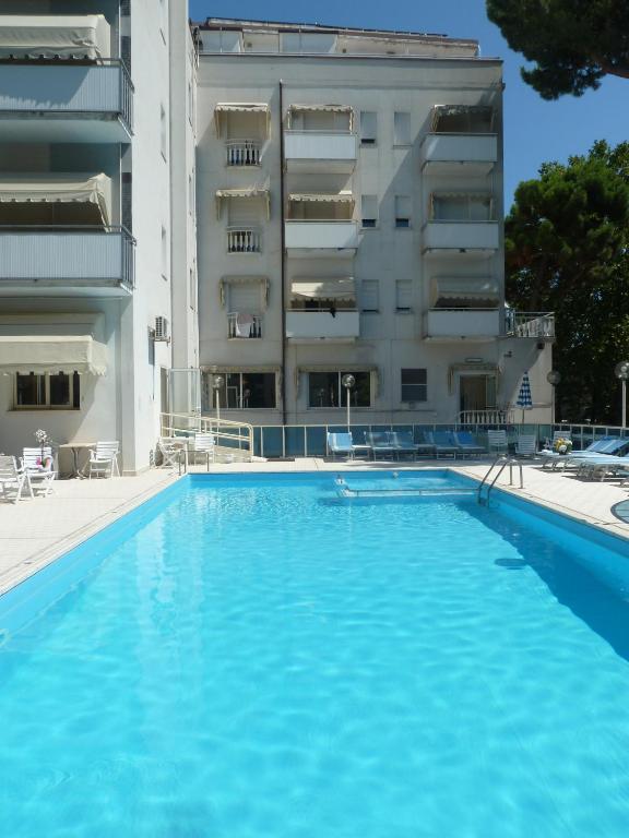 Bazén v ubytování Hotel Astra nebo v jeho okolí