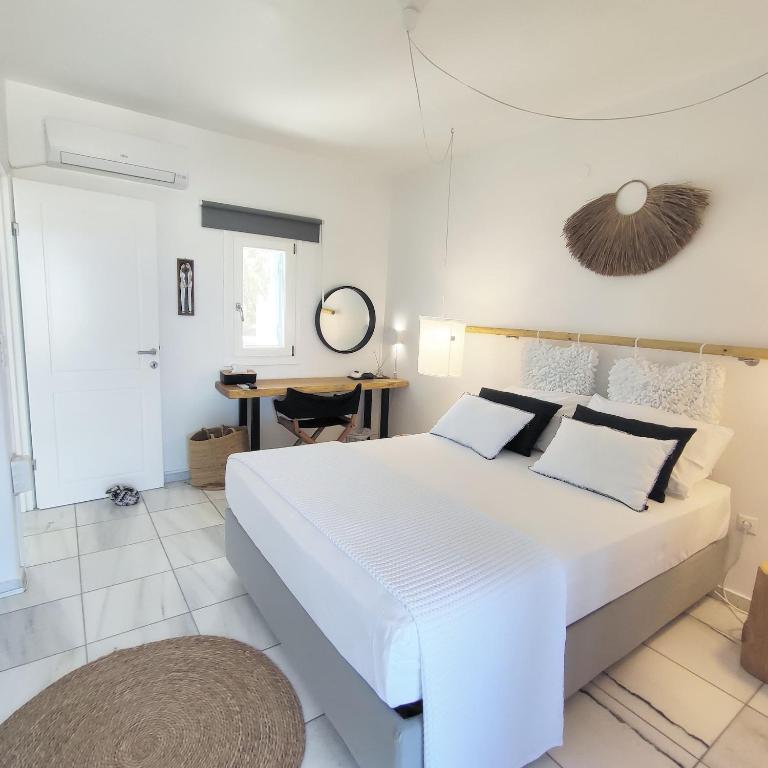 Posteľ alebo postele v izbe v ubytovaní Island Magic - Seaview Villa with Jacuzzi Pool