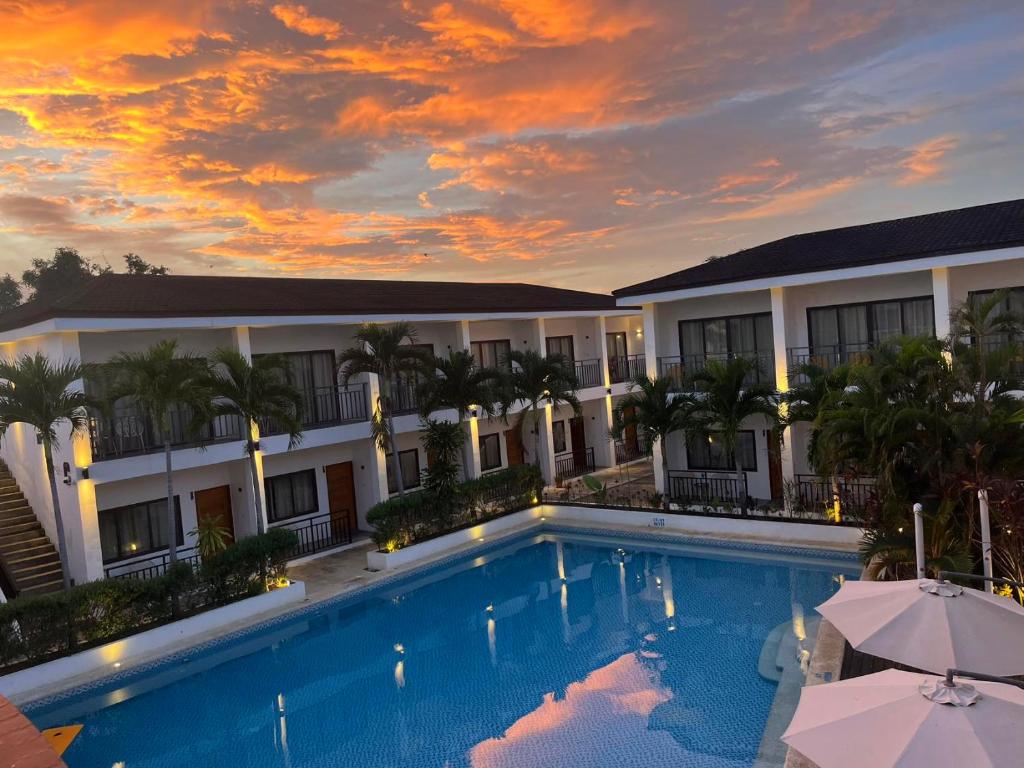 Bazén v ubytování Holabay Resort nebo v jeho okolí