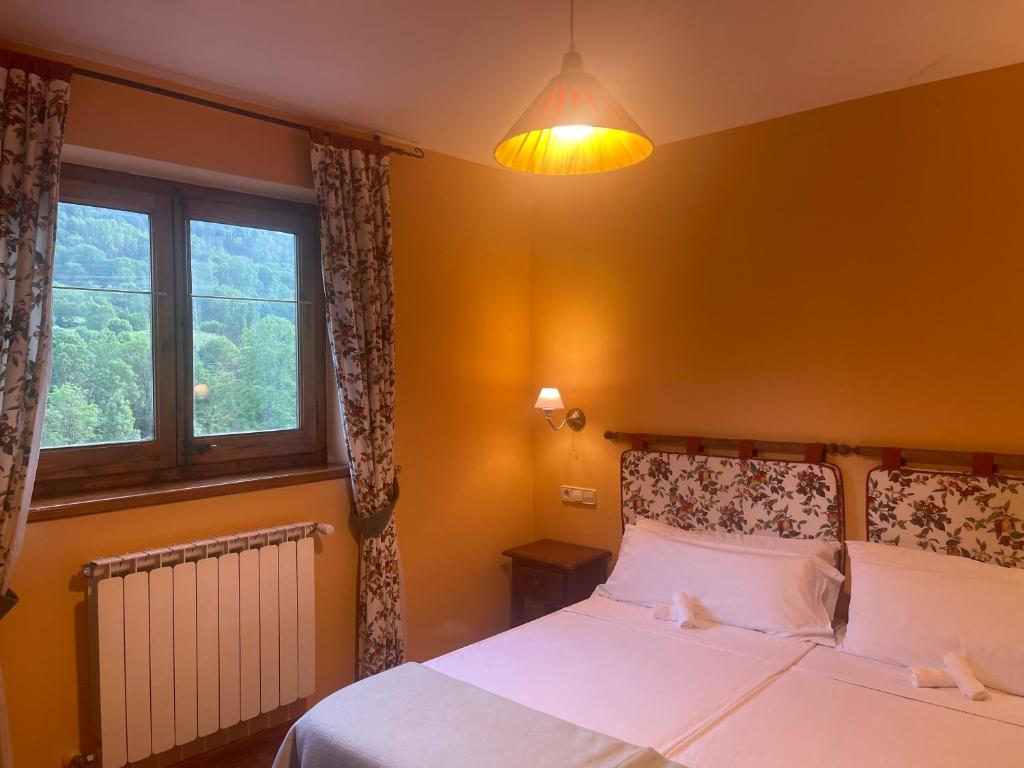 Postel nebo postele na pokoji v ubytování Hotel Colomers