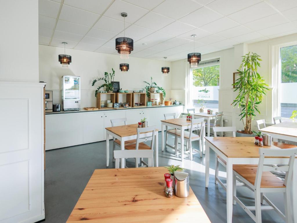 Een restaurant of ander eetgelegenheid bij Stad & Strandhotel Elisabeth
