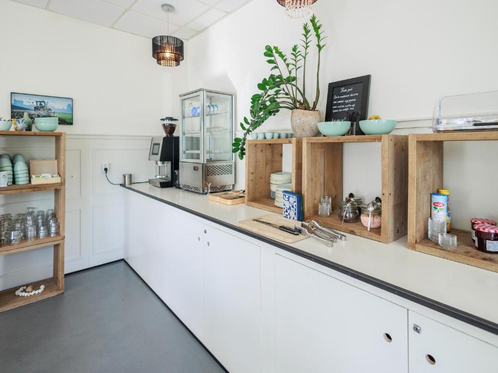 Een keuken of kitchenette bij Stad & Strandhotel Elisabeth