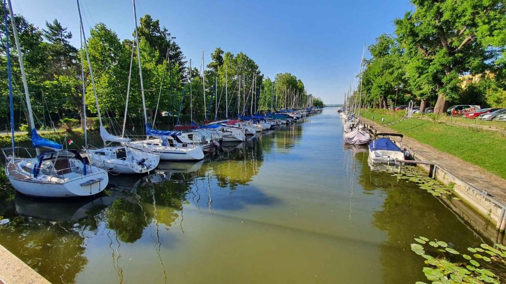 Táj Show holiday homes közelében