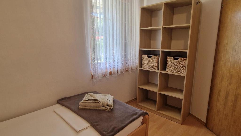 Postel nebo postele na pokoji v ubytování Apartmani Dolencic