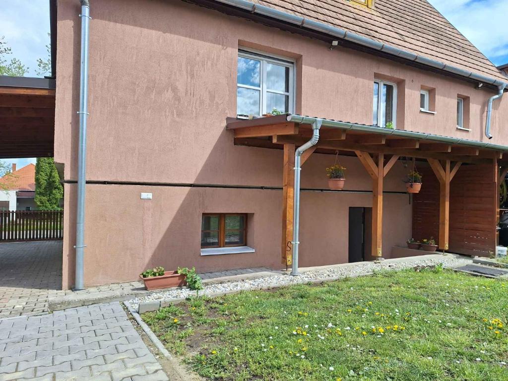 Budova, v ktorej sa apartmán nachádza