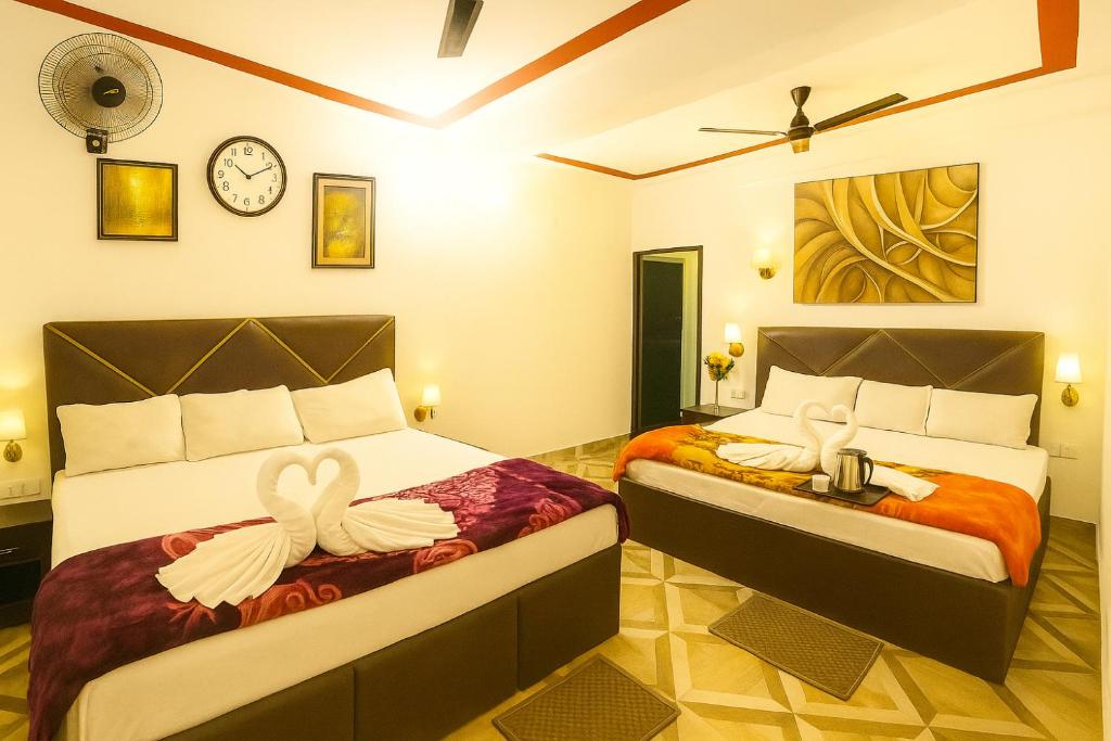 Postel nebo postele na pokoji v ubytování Maa Janki Homestay - Walking distance from Ram mandir
