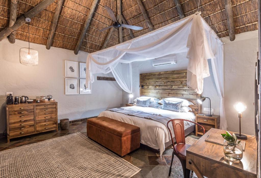 Postel nebo postele na pokoji v ubytování Lalibela Game Reserve - Inzolo Lodge