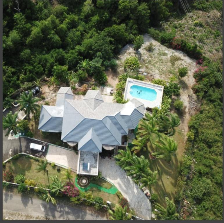Baseinas apgyvendinimo įstaigoje Emerald Sea View arba netoliese