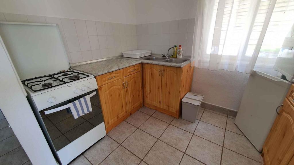 Kuchyňa alebo kuchynka v ubytovaní Apartment Siofok, Lake Balaton 16