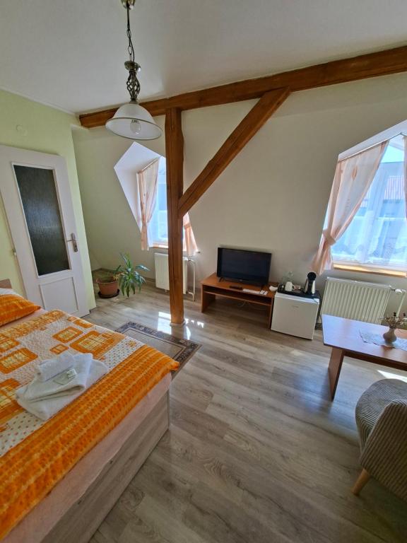 Postel nebo postele na pokoji v ubytování Hotel Alster