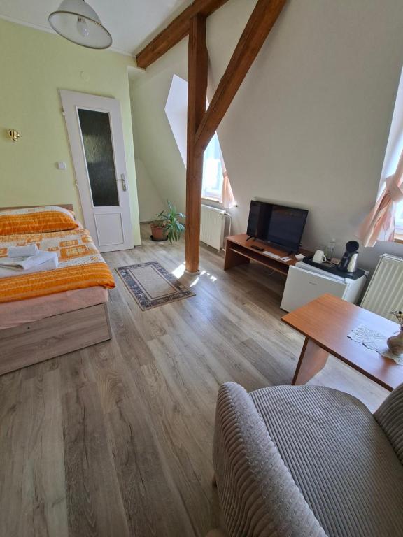 Postel nebo postele na pokoji v ubytování Hotel Alster