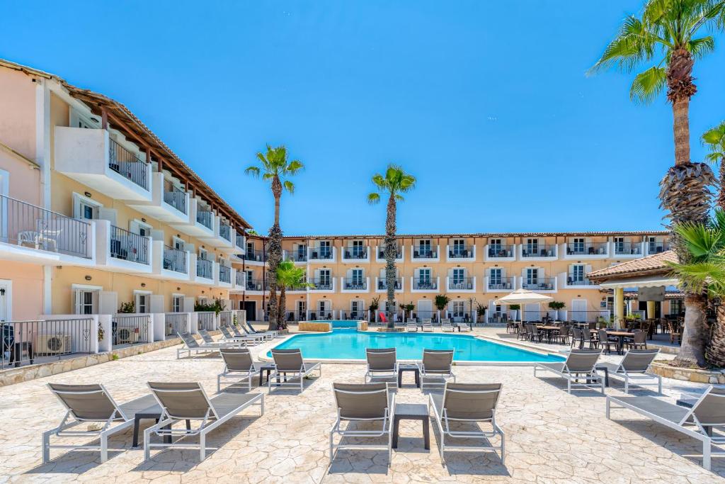Bazén v ubytování Blue Palm Hotel nebo v jeho okolí