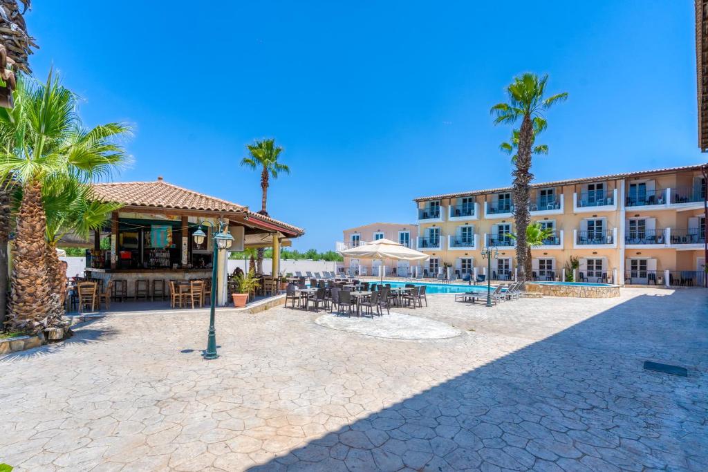 Bazén v ubytování Blue Palm Hotel nebo v jeho okolí