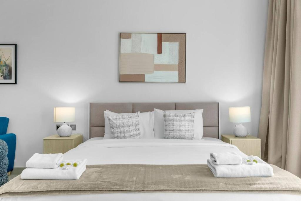 Llit o llits en una habitació de Modern Studio In Jlt Cluster L Top Facilities
