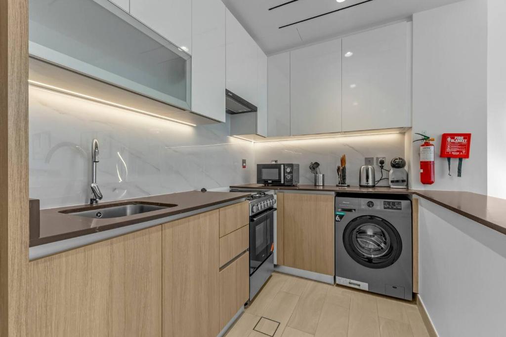 Cuina o zona de cuina de Modern Studio In Jlt Cluster L Top Facilities