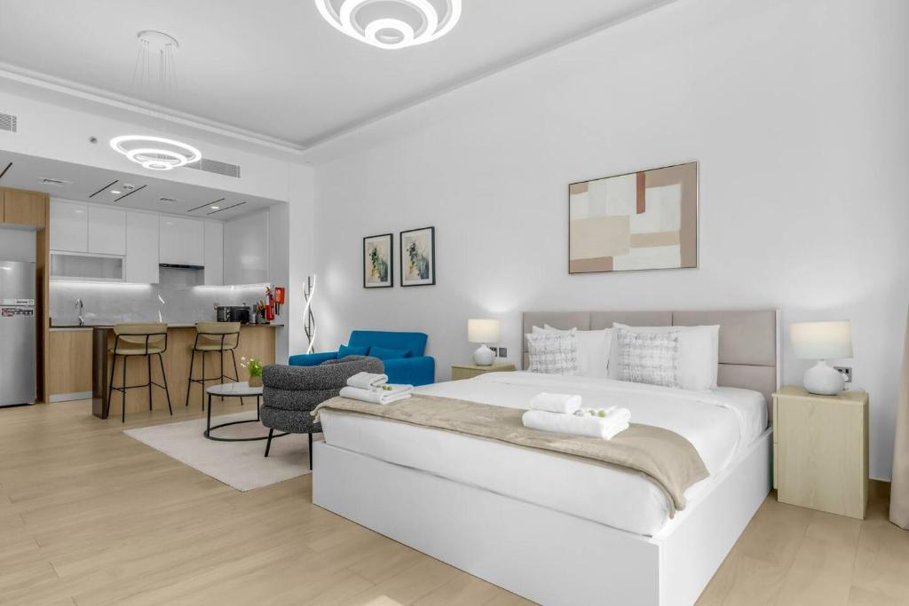 Llit o llits en una habitació de Modern Studio In Jlt Cluster L Top Facilities