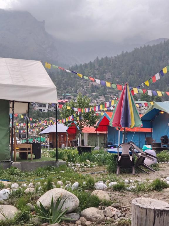 Nespecifikovaný výhled na hory nebo výhled na hory při pohledu z luxury tent