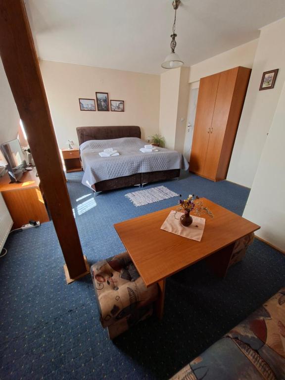 Postel nebo postele na pokoji v ubytování Hotel Alster