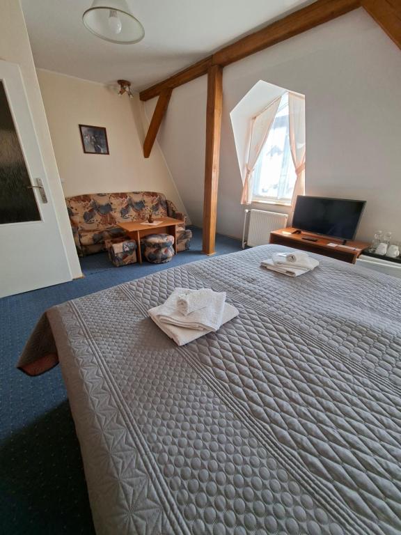 Postel nebo postele na pokoji v ubytování Hotel Alster