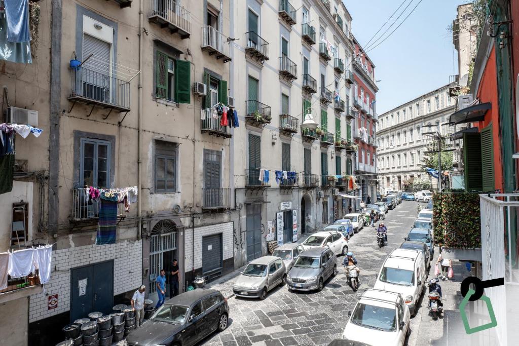 HOTIDAY Room Collection - Napoli Museo Suite - Resim 6